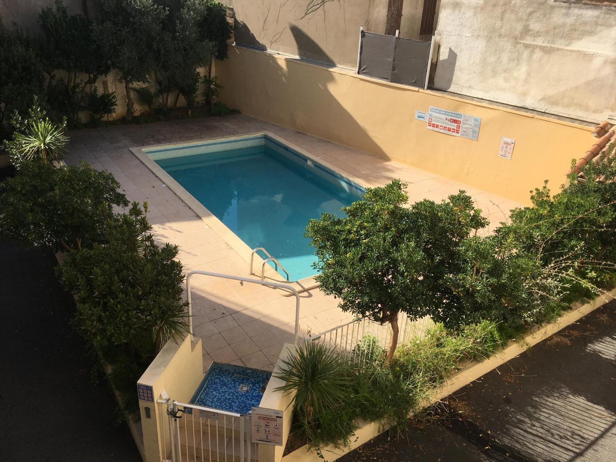 Dans Avec Piscine Appartement